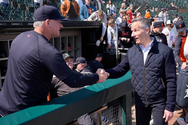 Tigers manager A. J. Hinch, left, shakes hands with team owner Christopher Ilitch before the White Sox's home opener.