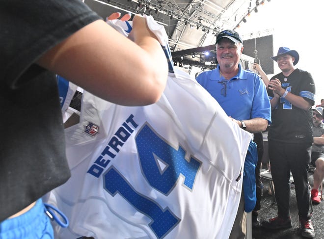 Dennis Farmer, 80 and 5 months of Canton edges out another fan during an oldest fan contest that nets Farmer a brand-new designed Amon Ra St. Brown jersey at the 2024 NFL Draft in Detroit.