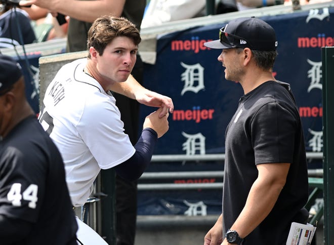 From left, Tigers assistant hitting coach Lance Zawadzki talks with Colt Keith in the dugout in the seventh inning.