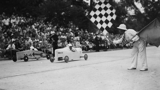 Hugh Johnson flags a dead heat at the 1939 races.
