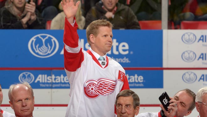 Chris Osgood is recognized during a ceremony to retire Nicklas Lidstrom's number before the start of a game between the Detroit Red Wings and the Colorado Avalanche at Joe Louis Arena, in Detroit, March 6, 2014.