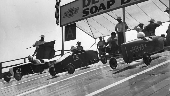 Racers head down the ramp in the 1940 finals.