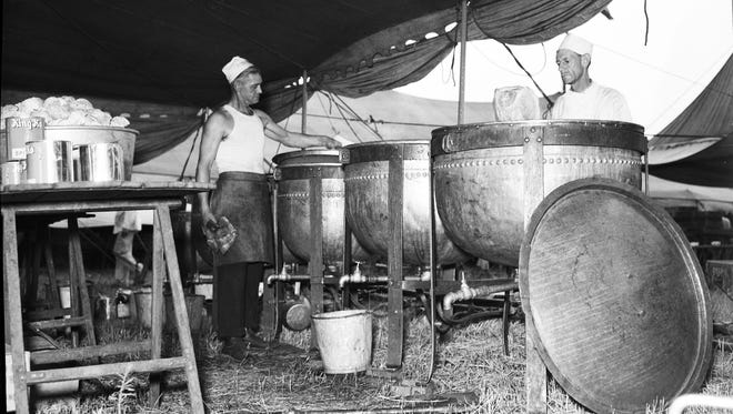 Meals for the hundreds of circus workers were cooked in large kettles.