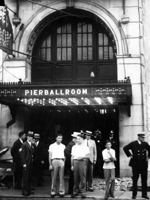 During the 20's, the old Pier Ballroom in Electric Park, at the foot of the Belle Isle Bridge, attracted young people.