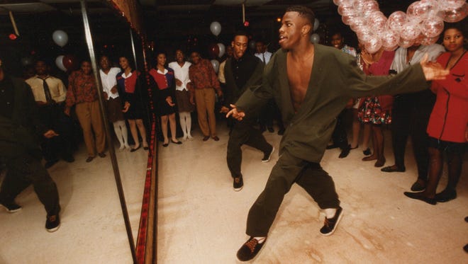 Dancers in March 1992.