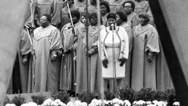 Franklin sings "Amazing Grace" for the Detroit visit of Pope John Paul on Sept. 20, 1987.