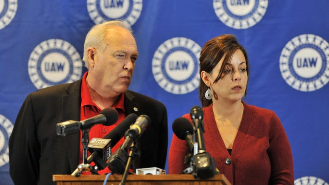 UAW president Dennis Williams, left, and UAW vice president Cindy Estrada during the press conference announcing the agreement reached between the UAW and General Motors on Oct. 28, 2015.