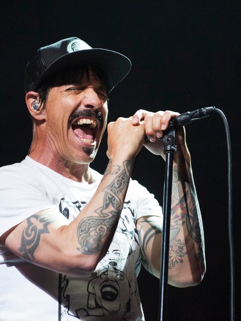 Grand Rapids native and Red Hot Chili Peppers singer Anthony Kiedis sings Scar Tissue at Joe Louis Arena.