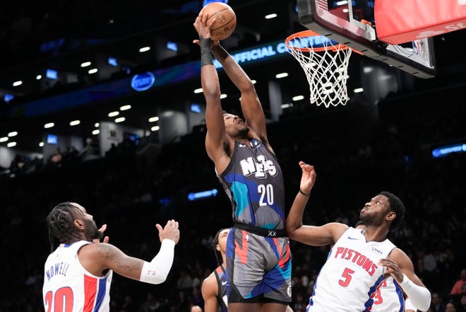 Brooklyn Nets center Day'Ron Sharpe (20) goes to the basket against Detroit Pistons guards Jaylen Nowell (5) and Jaylen Nowell, left, during the first half.