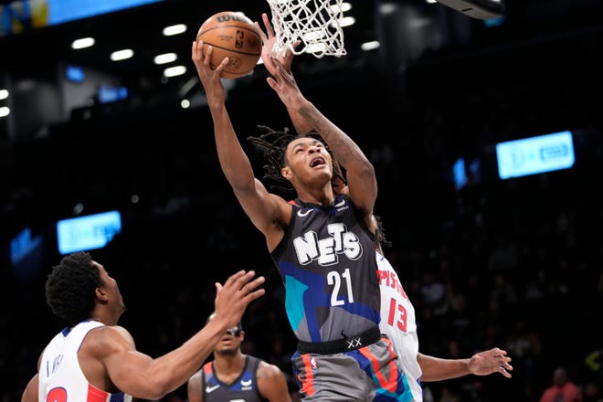 Brooklyn Nets forward Noah Clowney (21) goes to the basket against Detroit Pistons center James Wiseman (13) during the first half.