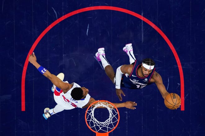 Philadelphia 76ers' Buddy Hield, right, goes up for a shot past Detroit Pistons' Jaden Ivey during the second half.