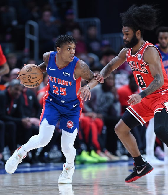 Detroit Pistons guard Marcus Sasser (25) drives around Chicago Bulls guard Coby White (0) in the second quarter.
Detroit Pistons vs Chicago Bulls, Little Caesars Arena, April 11, 2024, in Detroit, MI.