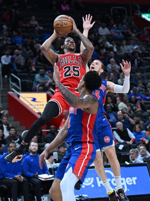 Chicago Bulls forward Dalen Terry (25) shoots over Detroit Pistons guard Jared Rhoden (8) and 
Detroit Pistons guard Malachi Flynn,(rear), in the second quarter.
Detroit Pistons vs Chicago Bulls, Little Caesars Arena, April 11, 2024, in Detroit, MI.