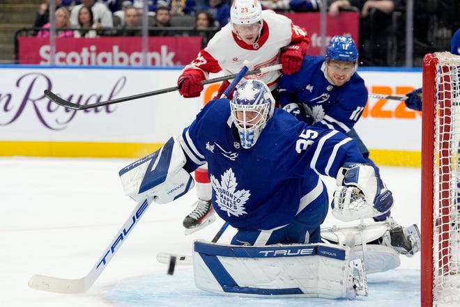 \Maple Leafs goaltender Ilya Samsonov (35) watches the puck go wide of the net during the third period.
