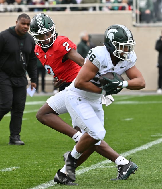 Quarterback Aidan Chiles hands off the ball to running back Chris Williams at Michigan State football's spring showcase/scrimmage at Spartan Stadium in East Lansing, Michigan on April 20, 2024.