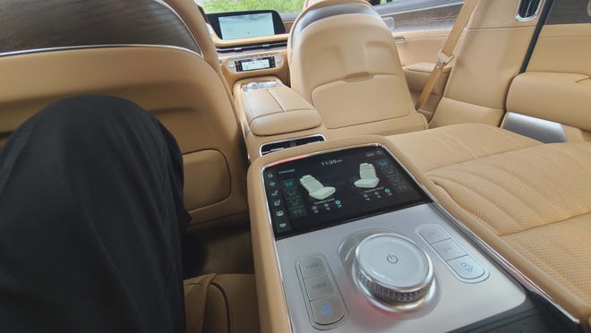 Backseat passengers get their own rotary controller to adjust things like massaging seats in the 2024 Genesis G90.