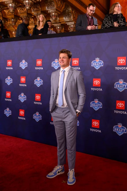 North Carolina quarterback Drake Maye poses for photos during the NFL Draft red carpet arrival, at the Fox Theatre, in Detroit, April 25, 2024.