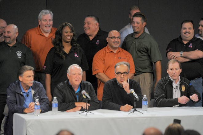 From left, UAW officers Norwood  Jewell and Dennis Williams,  FCA CEO Sergio Marchionne, and Glenn Shagena, North American labor relations chief for Fiat Chrysler, announce a tentative labor agreement on Sept. 15, 2015 at the UAW-FCA Training Center in Detroit.