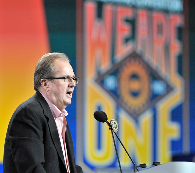 UAW President Gary Jones gives a speech in 2019.