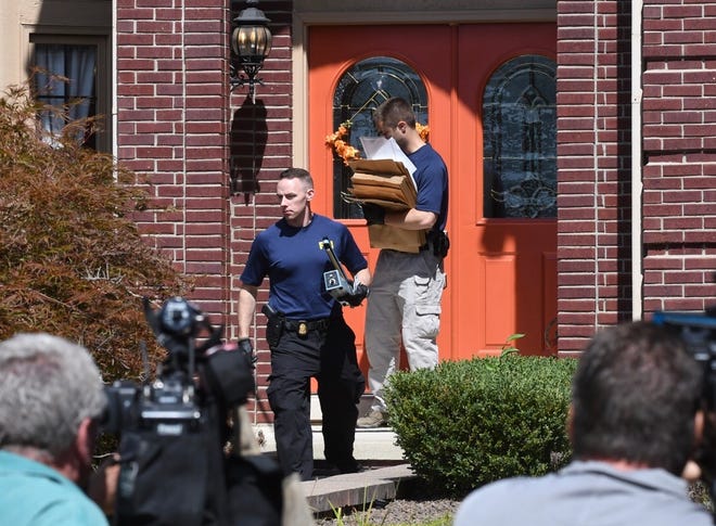 FBI investigators leave the home of UAW President Gary Jones after a search on Wednesday, August 28, 2019 in Canton Township.