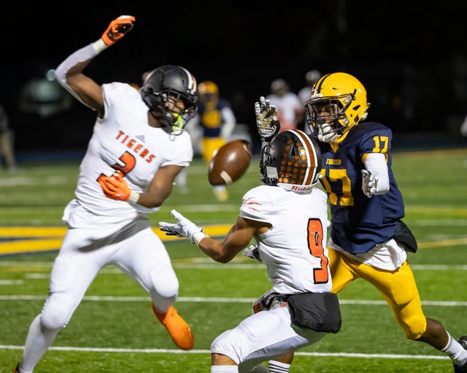 Belleville ' s Darrell Johnson (9) makes a great catch in front of Dearborn Fordson ' s Antoine Lockett (17) during the second half at Dearborn Catherman Field on Friday, Oct. 4, 2019, in Dearborn. Belleville defeated Fordson, 20-19.