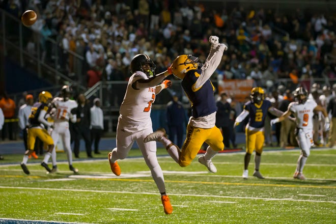 Fordson ' s Hassan Mansour, right, almost intercepts a pass to Belleville ' s Jalen Williams (3) in the first half.