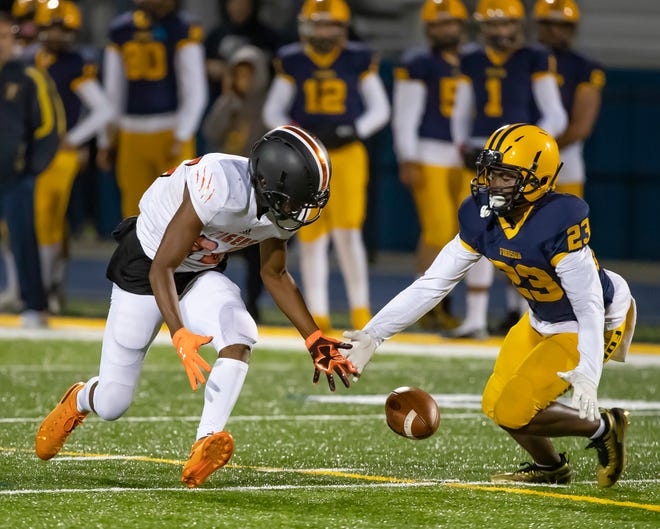 Belleville ' s Deshaun Lee (26) drops a pass in front of Dearborn Fordson ' s Leonard Smith (23) in the first half.