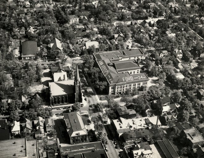 Often seen on roofs of that era was writing indicating the distance to nearby airports such as Ford Field in Dearborn. This was the old Ann Arbor High School and Carnegie Library on State Street, south of Huron.