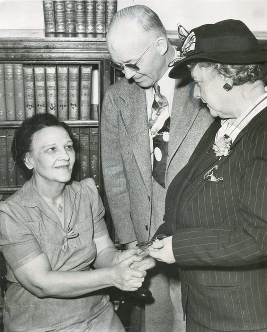 Attorney Alean Clutts, right, a crusader against the unfair treatment of women, got Rose Veras a retrial. In December 1945, she was exonerated and released. Clutts is seen here with another client, Maude Cushing Storick, who spent 25 years in jail for her husband's death before Clutts proved her innocence.