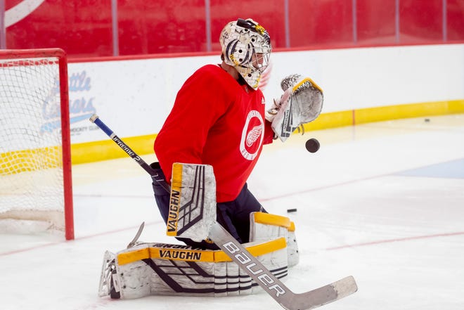 40. Keith Petruzzelli, goaltender: One of the few younger goaltending prospects in the organization, Petruzelli has developed nicely at the college level at Quinnipiac.