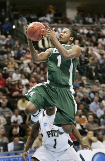 13. Kalin Lucas (2007-11): The Big Ten Player of the Year as a sophomore in 2009, Lucas still ranks fifth in the program in scoring with 1,996 points, a number that surely would have increased had he not ruptured his Achilles in the 2010 NCAA Tournament. After leading MSU to the national title game the season before, Lucas’ injury didn’t keep MSU from getting back to the Final Four, but likely ended any shot of another national title for Izzo. He returned for his senior season and averaged 17 points a game, though the season ended with a first-round tournament loss.
