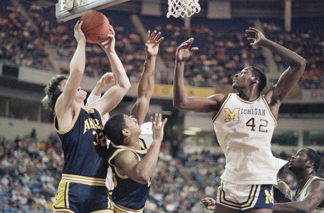 13. Roy Tarpley (1982-86): The Detroit standout was a key piece on Michigan ’ s back-to-back Big Ten title teams in 1985 and 1986. Tarpley, a 6-foot-11 big man, earned All-America recognition both those seasons and was the conference ’ s player of the year in 1985, when he averaged a career-best 19 points and 10.4 rebounds per game. He was an enormous talent who led his teams in scoring, rebounding and blocked shots his final three seasons. The two-time All-American also holds the program records for blocks in a game (10), season (97) and career (251).