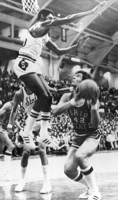 16. Terry Furlow (1972-76): The ninth-leading scorer in program history, the Flint native’s senior season was one of the most impressive from a scoring standpoint ever at MSU. That season, Furlow averaged an MSU-best 29.4 points a game, including 31 points in Big Ten games. He scored 50 points in a game against Iowa that season – still an MSU record – and three days later scored 48 against Northwestern as he went on to earn second-team All-American honors.