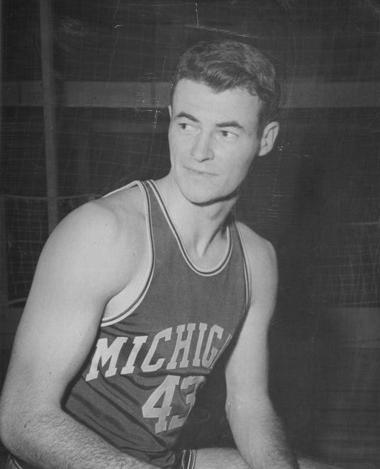 18. John Tidwell (1958-61): Tidwell, a guard, scored 22 points in his Michigan debut and that set the tone for his time in Ann Arbor. He broke the school ’ s scoring record at the time in a single game (41 points) and in a single season (520 points) during his junior year, when he averaged 21.6 points. While both of those marks didn ’ t last long thanks to Cazzie Russell and Bill Buntin, Tidwell still averaged 20.1 points per game for his career and is one of seven Wolverines to accomplish such a feat.