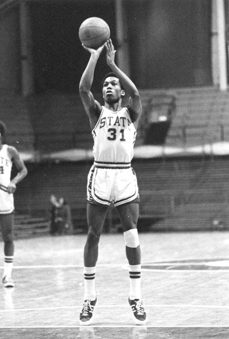 15. Mike Robinson (1971-74): Had Robinson been able to play as a freshman, there’s no telling where he might stand in the MSU record book. As it is, his 1,717 points rank 11th in program history while is 24.2 points per game average still stands as the best. A two-time Big Ten scoring champ, Robinson scored a career-high 40 points as a junior against Northwestern.