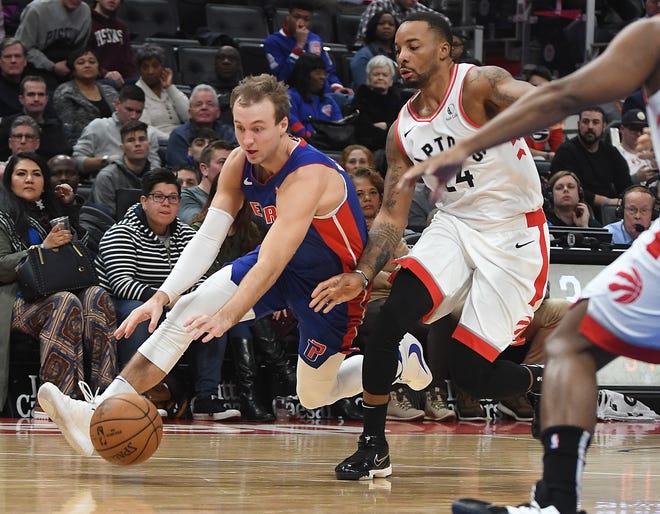 Luke Kennard — Stats: 15.8 points, 3.4 rebounds, 4.1 assists, 40% 3FG in 28 games. Age: 23. Analysis: A superb end to last season coupled with a scorching start this year had Kennard in high esteem, but knee tendinitis sidelined him in December for the remainder of the season. He was on the trade market at midseason, which will be something to watch going forward. Midseason: B. Final: B.