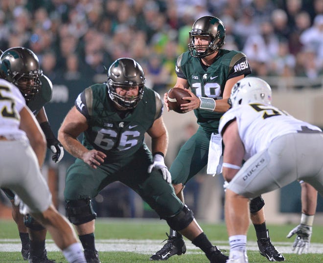 OFFENSIVE LINE – Jack Allen, 2012-15: A two-time first-team All-American as a center, Allen started 48 career games – 42 at center and five at left guard – and even filled in at left tackle when injuries caught up with Michigan State in 2015. A two-time finalist for the Rimington Trophy, given to the nation’s top center, Allen started four bowl games at center with Michigan State winning three – the 2012 Buffalo Wild Wings Bowl, 2014 Rose Bowl and 2015 Cotton Bowl.
