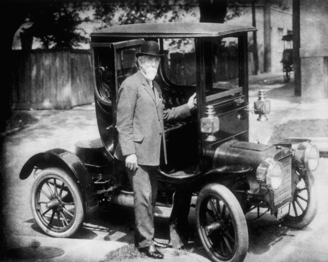 1905 Cadillac Osceola concept with Caddy president Henry Leland.