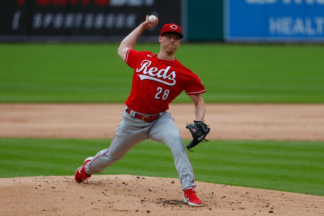 Reds starter Anthony DeSclafani pitches against the Tigers in the first inning of the first game of a doubleheader.
