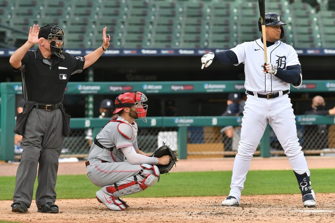 Tigers designated hitter Miguel Cabrera indicates that the Reds catcher Curt Casali was the one to call time in the third inning.