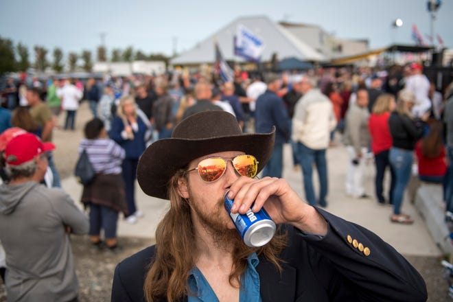 Ray Kaan drinks a beer before the Make America Great Again rally.