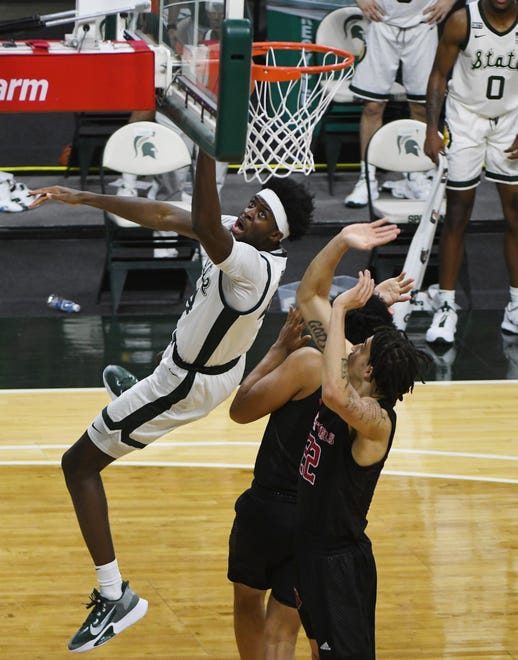 Michigan State's Gabe Brown tries to sneak behind Rutgers' defense driving to the basket in the second half.