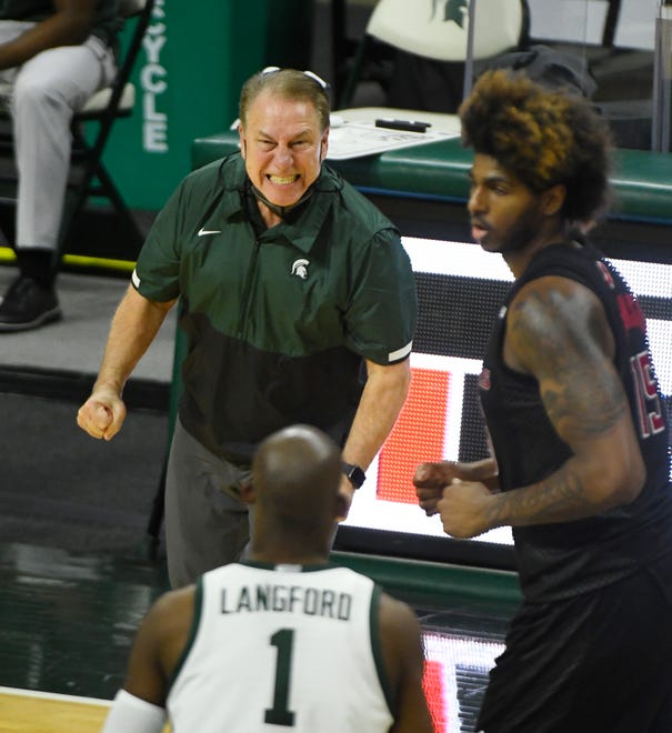 Michigan State head coach Tom Izzo gives some coaching advice to Joshua Langford during the first half.