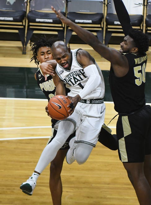 Michigan State's Joshua Langford drives between Purdue's Jaden Ivey and Trevion Williams in the second half.
