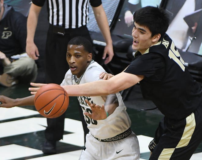 Michigan State's Marcus Bingham Jr. and Purdue's Zach Edey battle for a rebound in the first half.