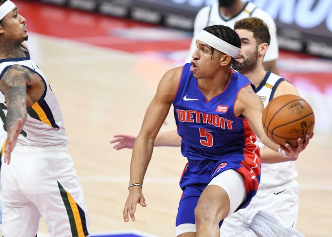 Pistons' Frank Jackson makes a pass in front of Jazz's Jordan Clarkson in the seond quarter.