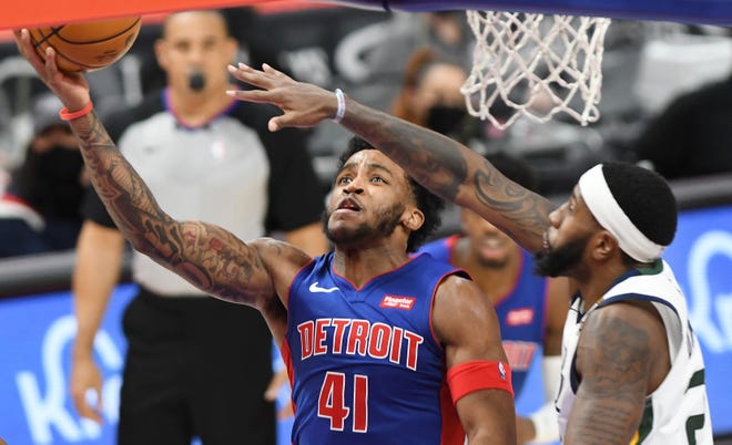 Pistons' Saddiq Bey shoots over Jazz's Royce O'Neale in the fourth quarter.