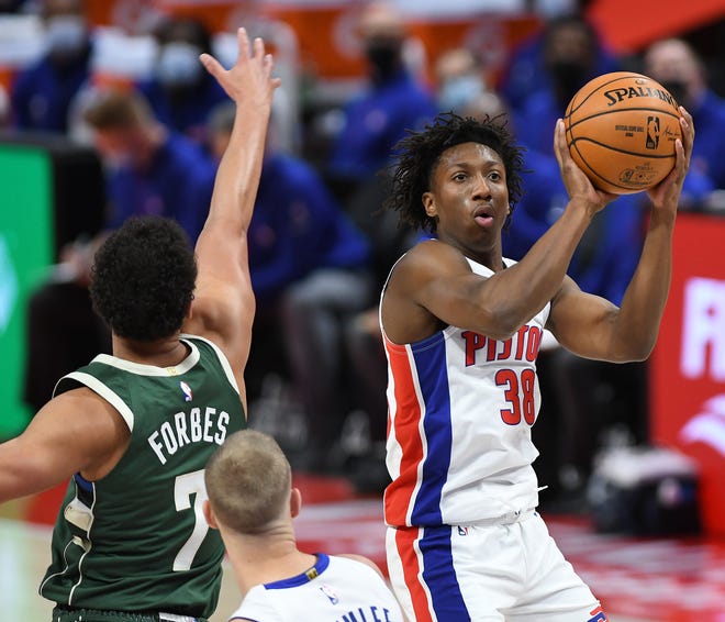 Pistons' Saben Lee shoots over Bucks' Bryn Forbes in the second quarter.
