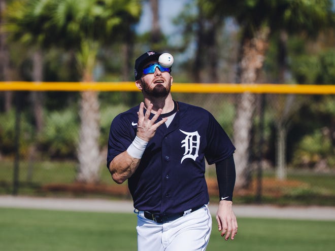 Tigers outfielder Robbie Grossman barehands a ball in Lakeland, Florida on February 22, 2021.