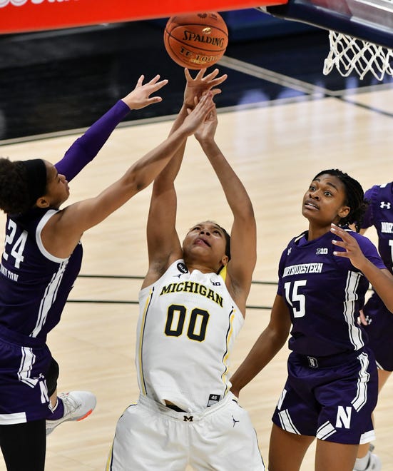 Michigan forward Naz Hillmon (00) battles for the ball between Northwestern's Jordan Hamilton (24) and Courtney Shaw (15) in the second half.